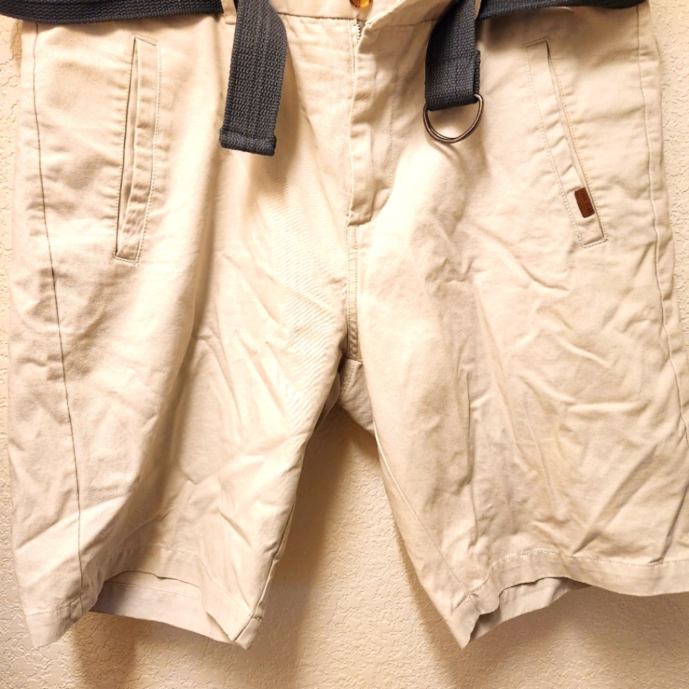 Marc Ecko size 36 cut & sew khaki shorts